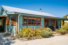 The Cottage on the Hill - Wānaka Holiday Home